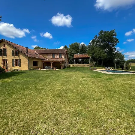 D Hotes Puchouaou Sur Le Chemin De Saint Jacques De Compostelle Bed and breakfast Montesquiou